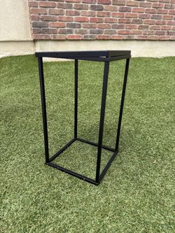 Black metal center pieces stands