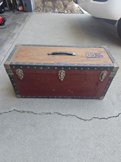 Vintage lighting carrying case from UCLA