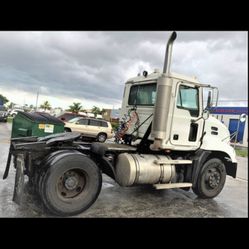 TRUCK TRACTOR SINGLE AXEL