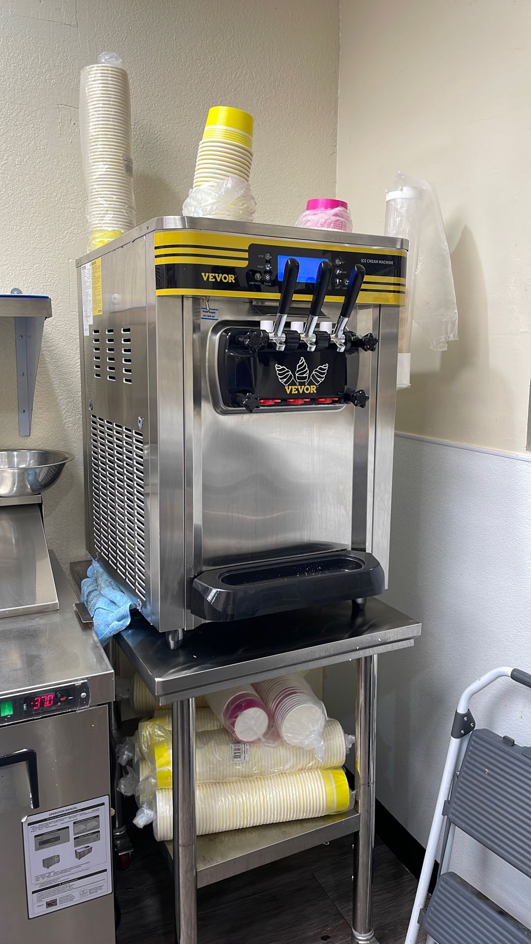 1000$ Ice Cream Machine Used Very Less,All Products : American Fashion Style Bags On Sale