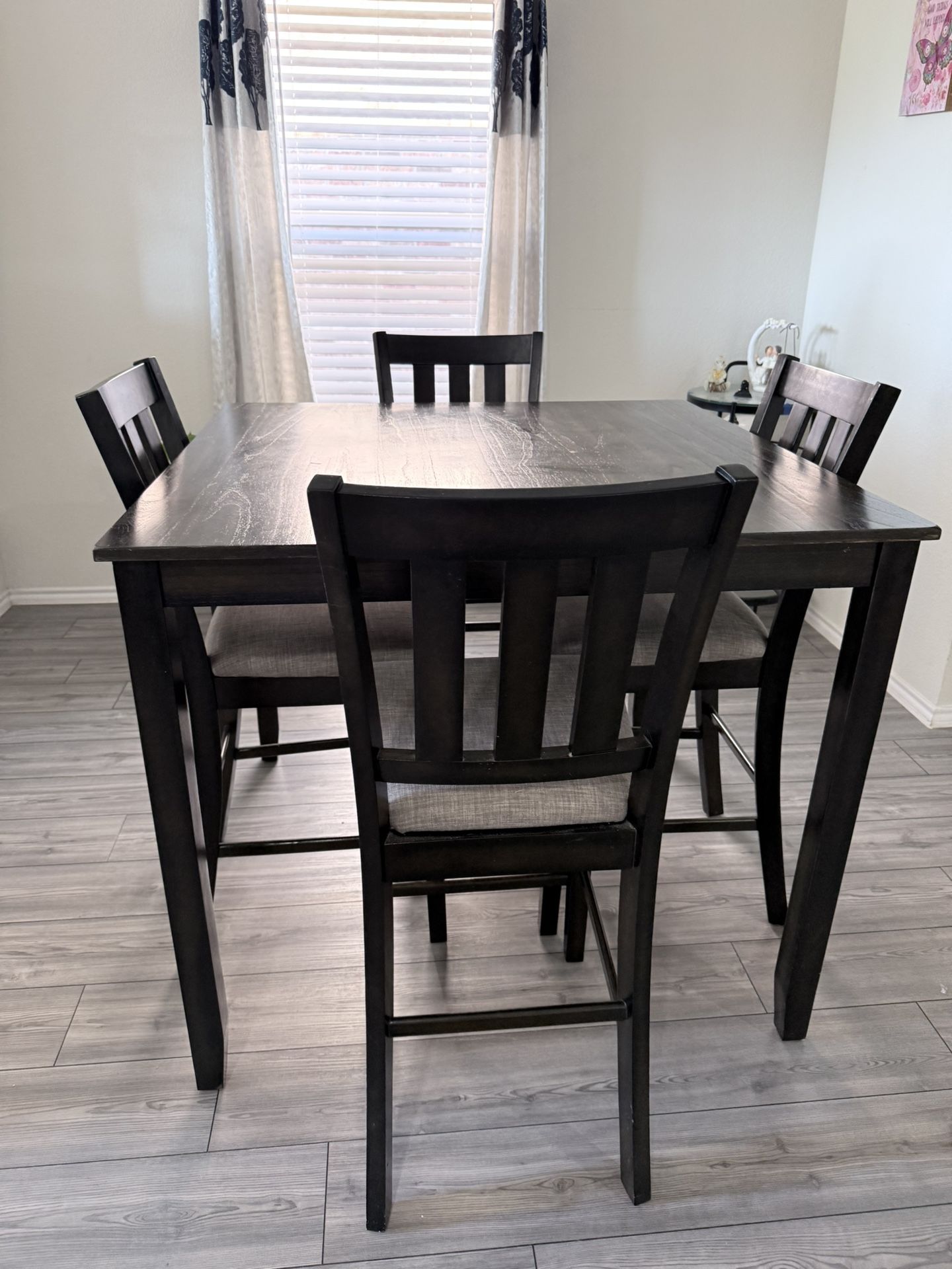 Elegant 4-Seater Dining Table Set – Great Condition
