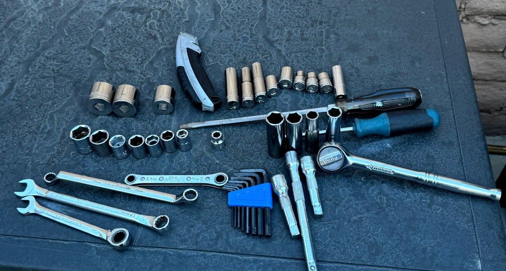36 Pieces Assorted Tools