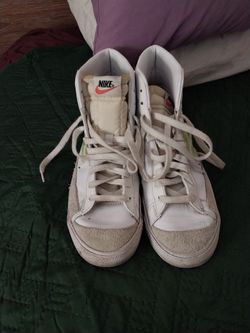 Nike Hi Top Yellow Nike On Side Size 9.5 40 Dollars 