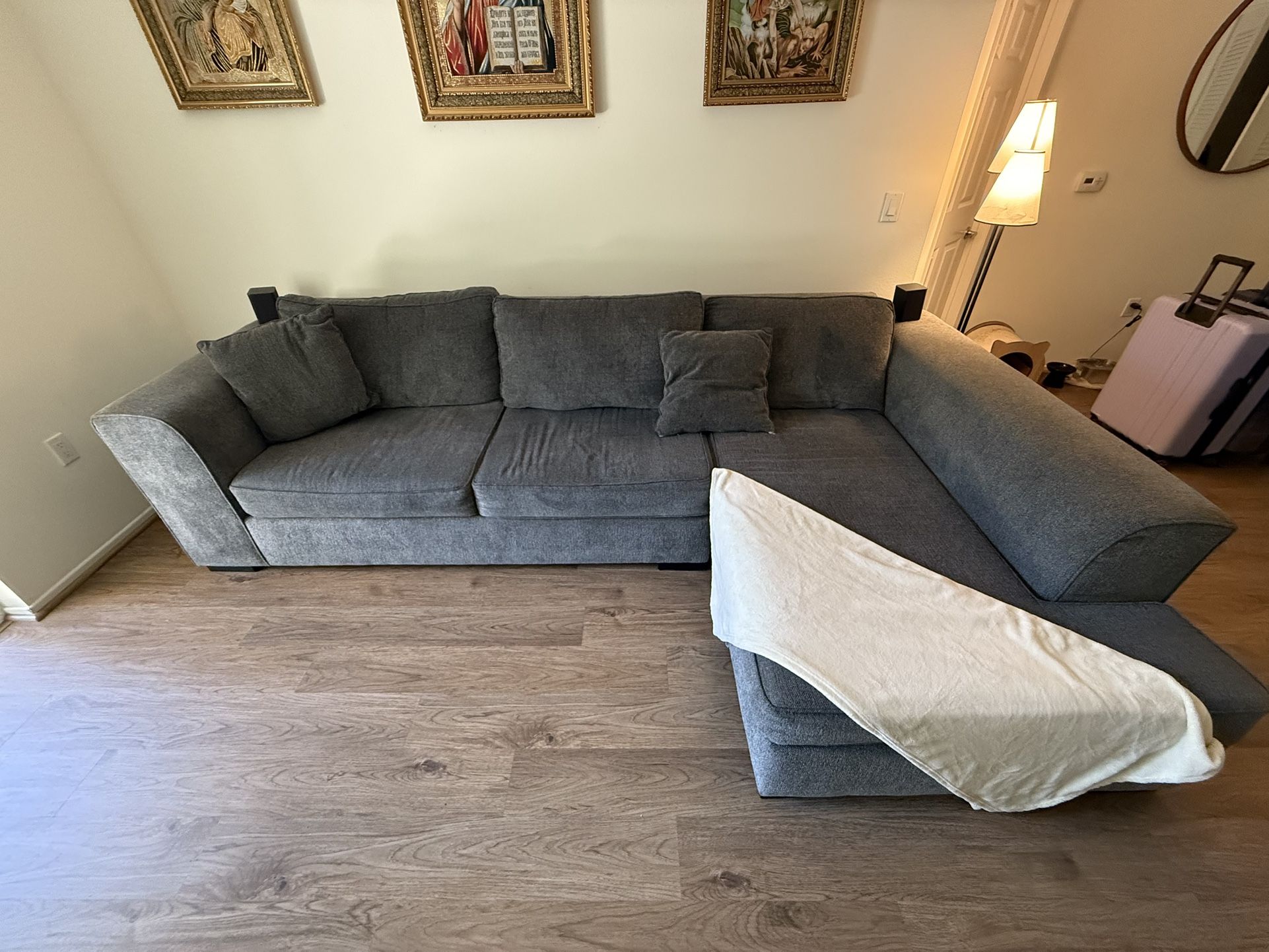 β¨ Grey L-Shaped Sectional Couch β $400 OBO β¨