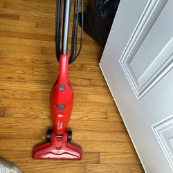 Daredevil Mini Vacuum (red)