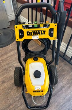 DeWalt 2400PSI 1.1GPM pressure washer w/ all nozzle tips