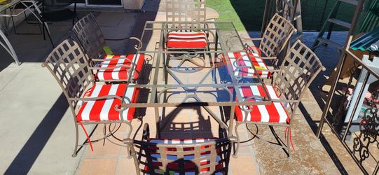 Patio set furniture, umbrella, 2 extra chairs 