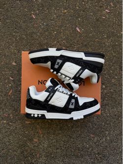 Louis Vuitton Traines White black