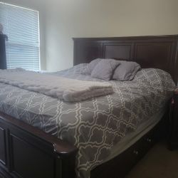*****REDUCED****Solid Wood King Size Bedroom Set