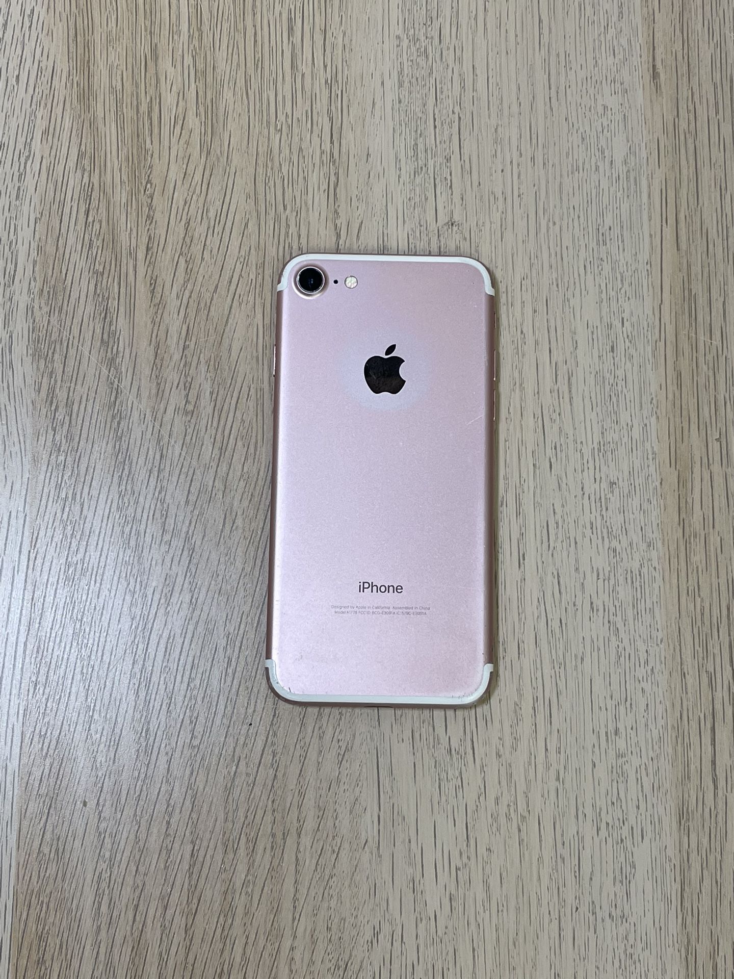 iPhone 7 - Unlocked - 32GB