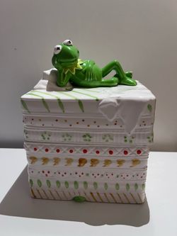 Vintage 1979 Kermit the Frog Princess and the Pea Trinket Box - Sigma Tastesetter Muppets Ceramic Box