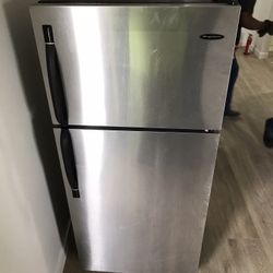 Fridgidaire Fridge