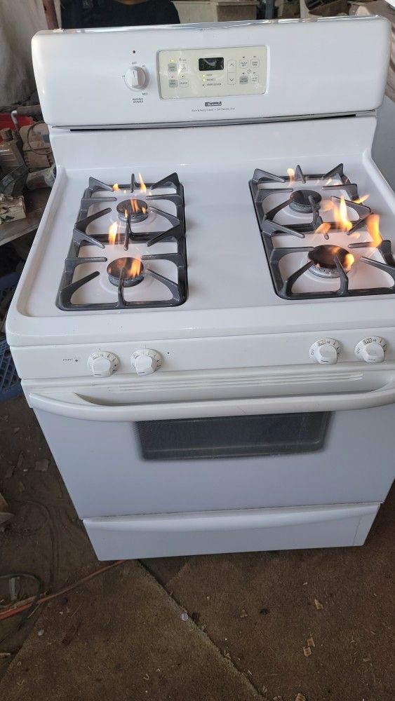 Kenmore Stove Very Clean Works Good 