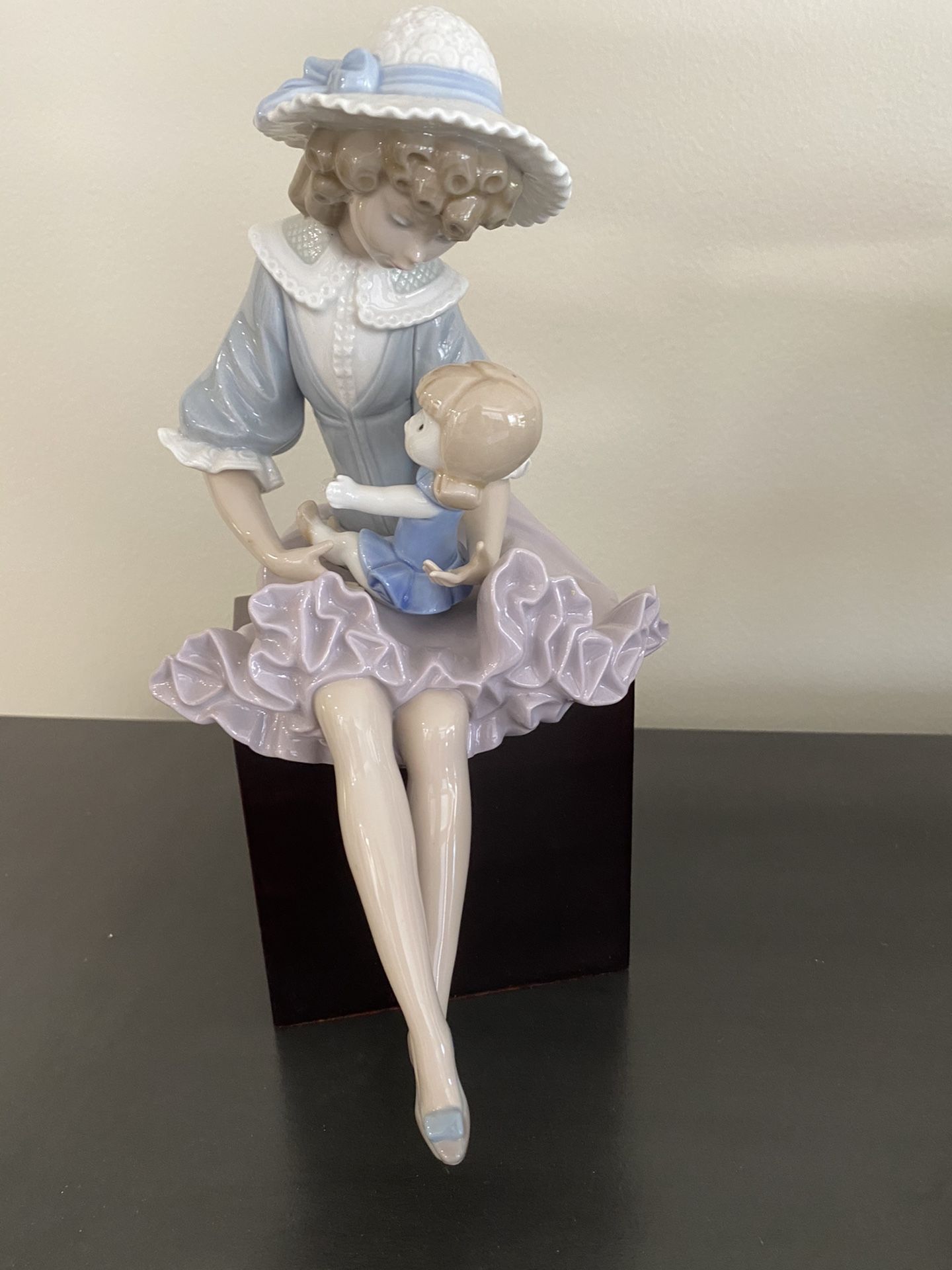 LLADRO Mother  & Daughter 