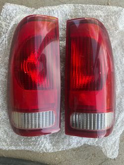 99-07 Ford Super Duty Diesel 6.0 250 350 tail lights