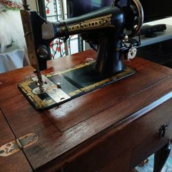Old Frankin Sewing Machine *NEW PRICE*