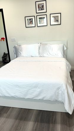 Queen size bed