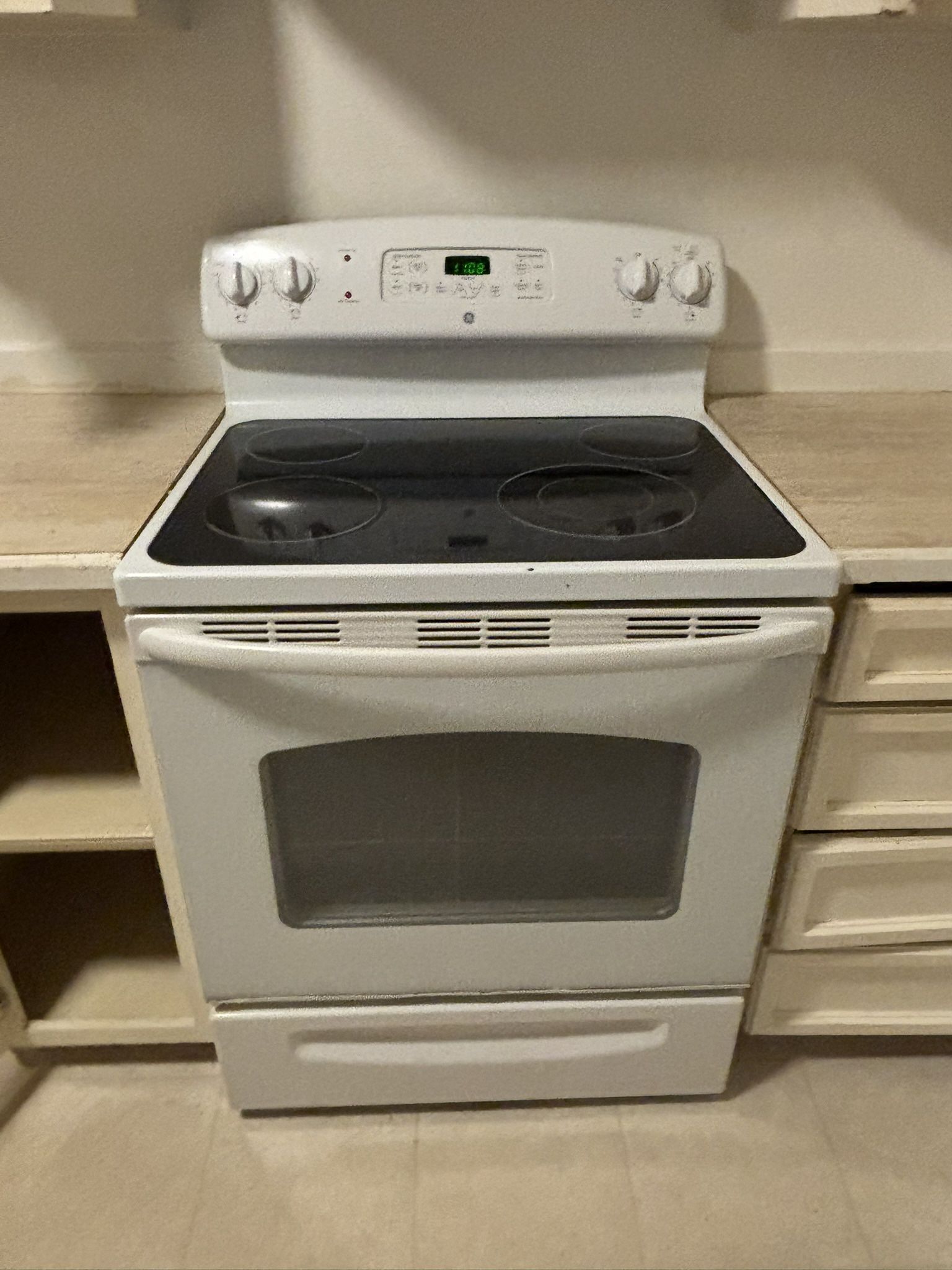 GE Free Standing Self cleaning Oven Range Glasstop  cooktop