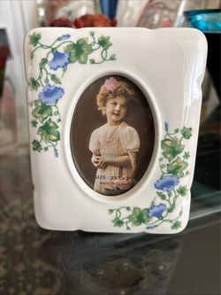 4”x5” Vintage White Ceramic Picture Frame. Coral Gables. Cash please