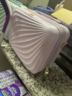 New makeup travel case