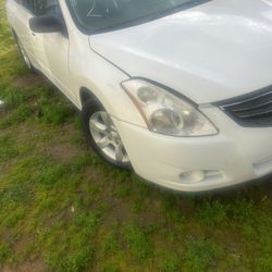 2012 Nissan Altima.  Partes Tramisson Good 