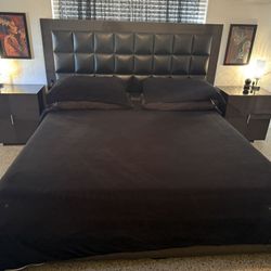 KING SIZE BEDROOM SET AND MATTRESS 