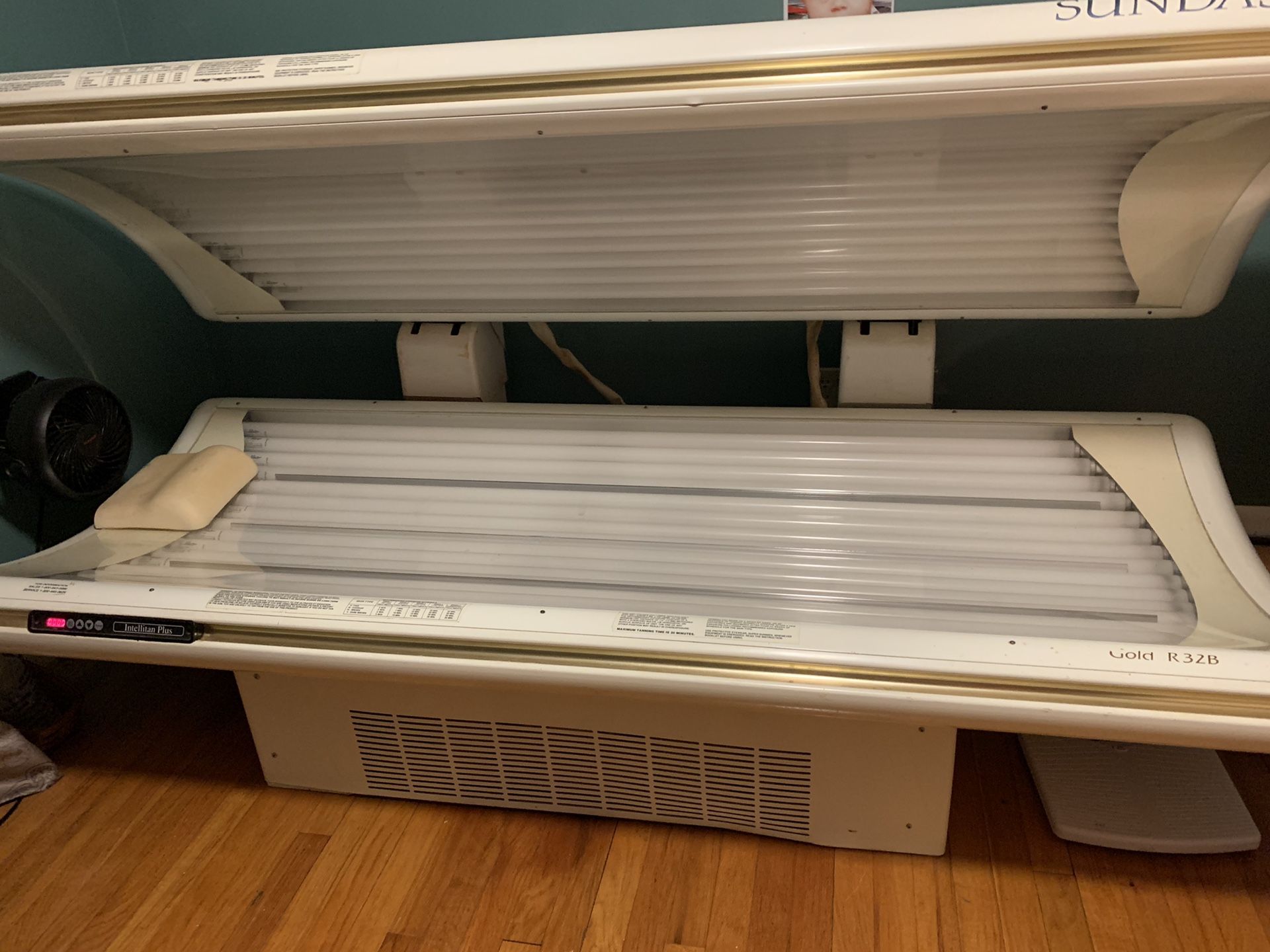 SUNDASH GOLD R32B Tanning bed for Sale in Strongsville, OH OfferUp