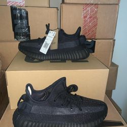 Brand new men's adidas Yeezy 350 boost onyx size 6.5 (women's size 8.5-9)