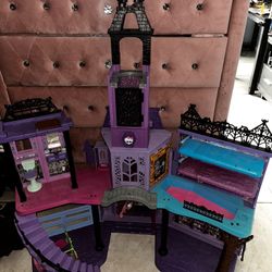 Monster High Play/Doll House