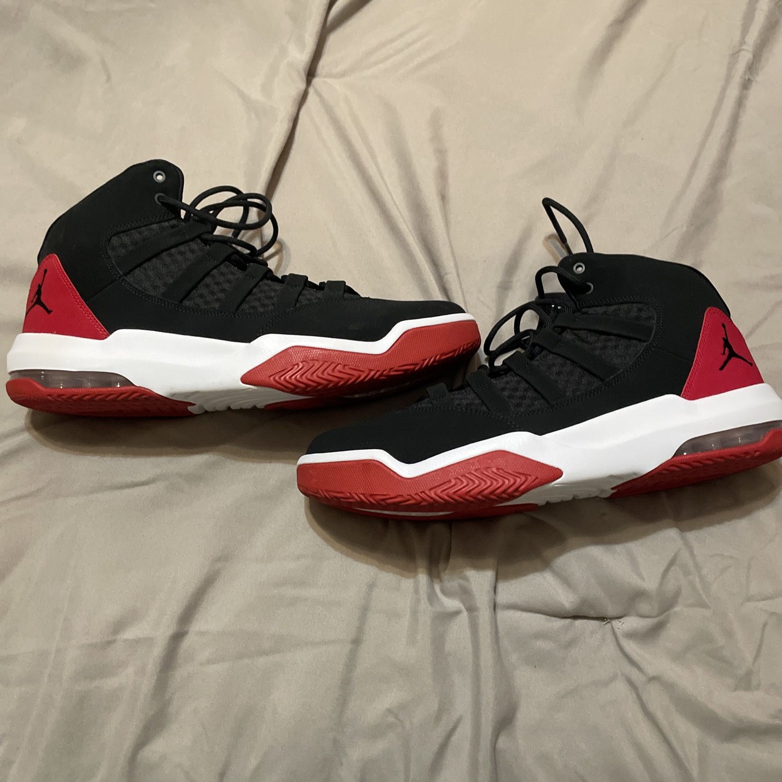 Jordan max Aura