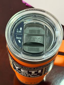 YETI 20 OZ TRAVEL MUG WITH STRONGHOLD™ LID