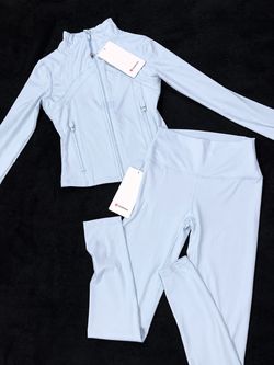 2 piece lululemon set light blue