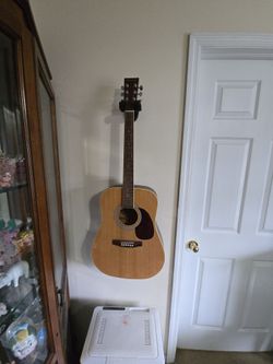 Accoustic Guitar with Hanger and travel bag