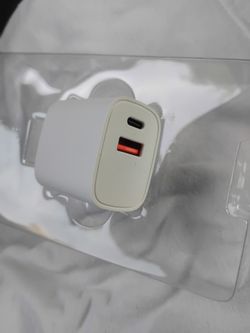 2 Port Wall Charger Type C And USB Port Works Quickly