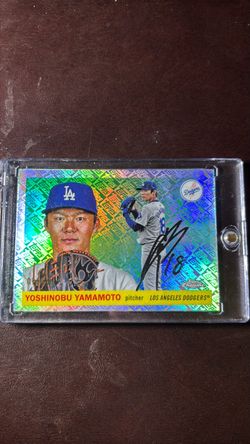 Yoshinobu Yamamoto Topps Chrome Topps Logo Refractor Autograph Card/499