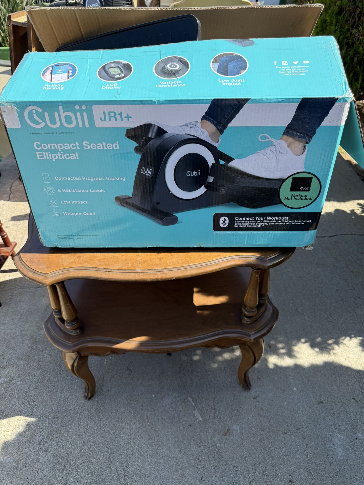 Compact seated elliptical