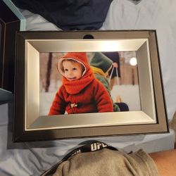 AURA Frame