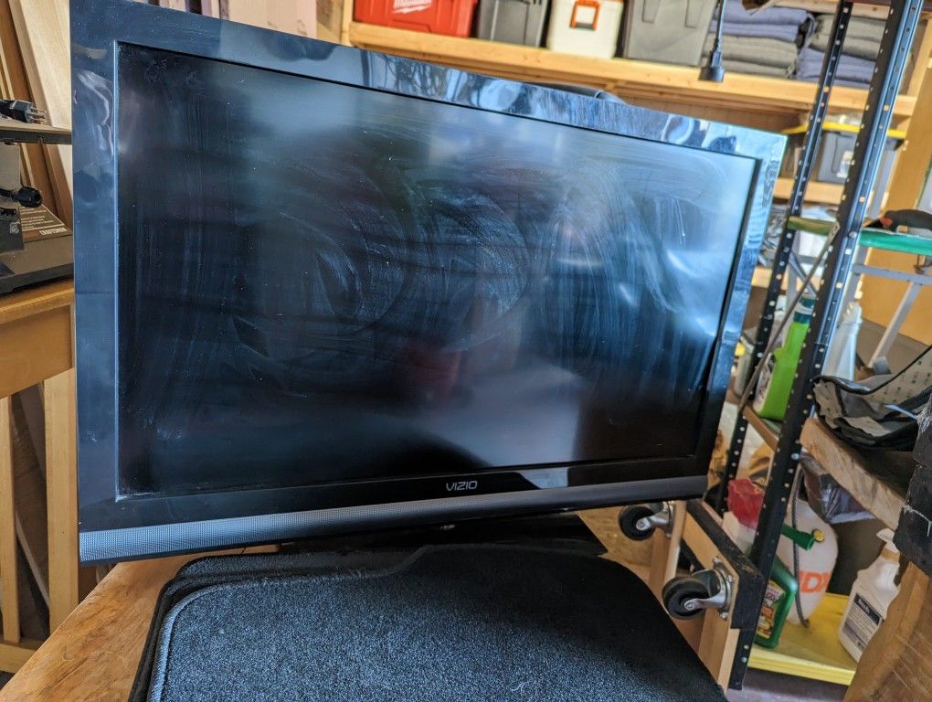 VIZIO E371VA i37-inch LCD HDTV