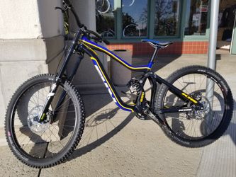 KHS DH650 PRO DH mountain bike mtb for Sale in Vista CA OfferUp