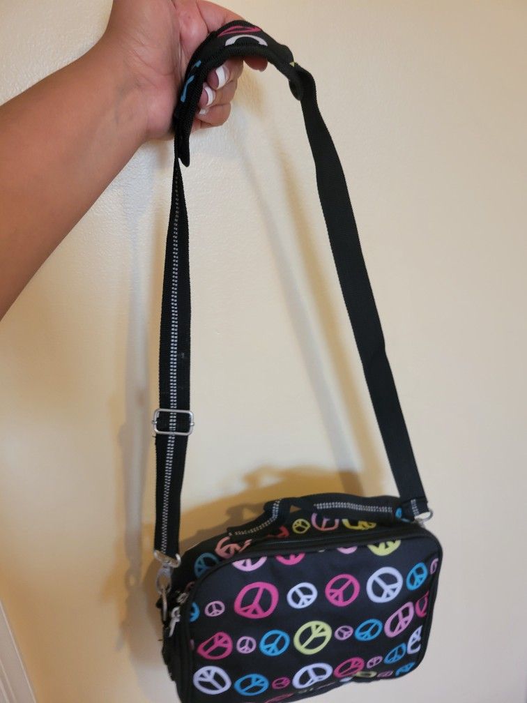 2 lunch box ..4 backpacks and 3 pencil bags all $25