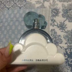 Ariana Grande Cloud perfume