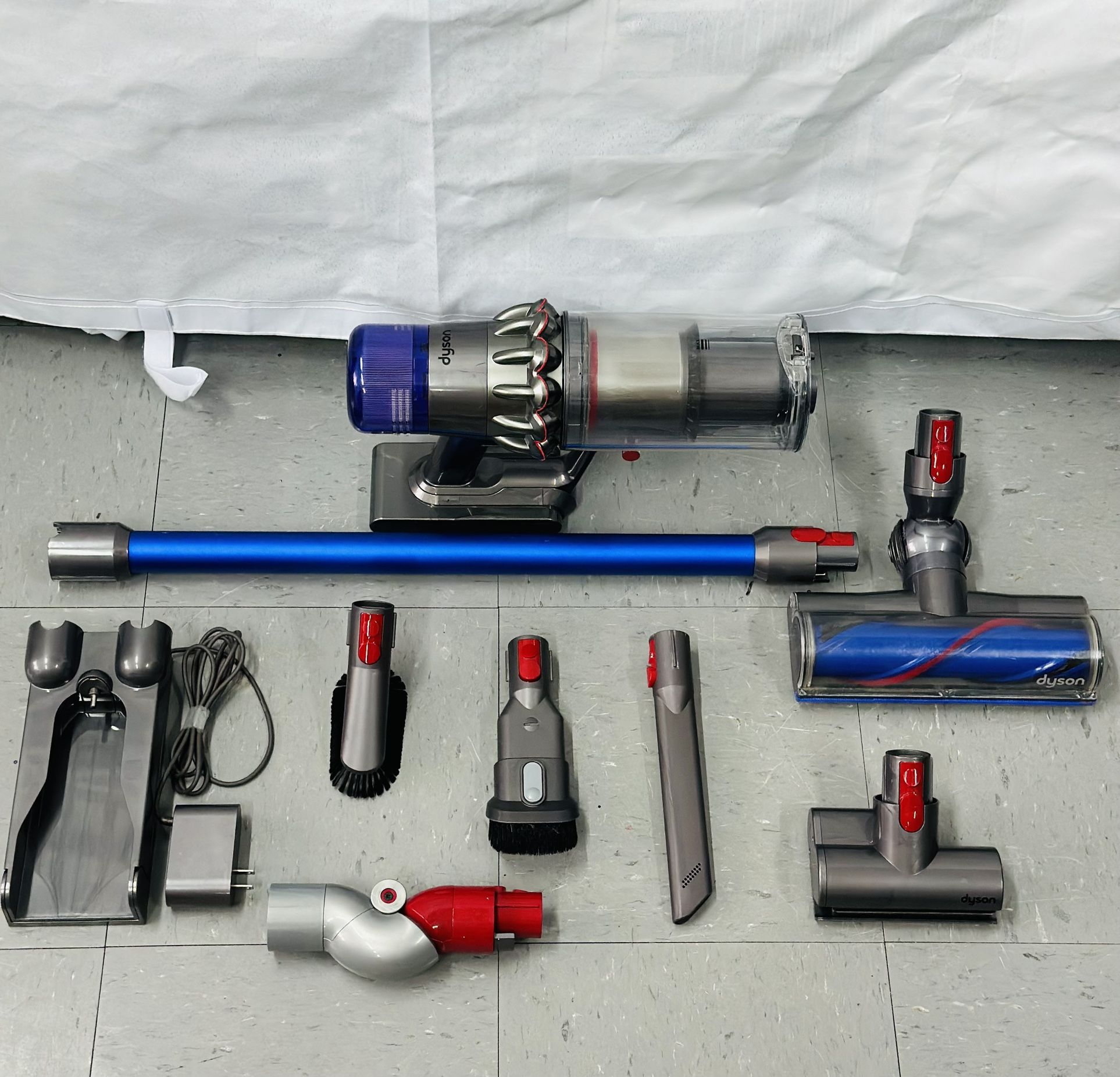 Dyson V11 Animal+ Cordless Stick Vacuum Cleaner Excellent Condition
