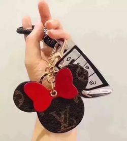 Presyo ng aktibidad】 Cute Minnie Mouse Luxury LV keychain Pendant