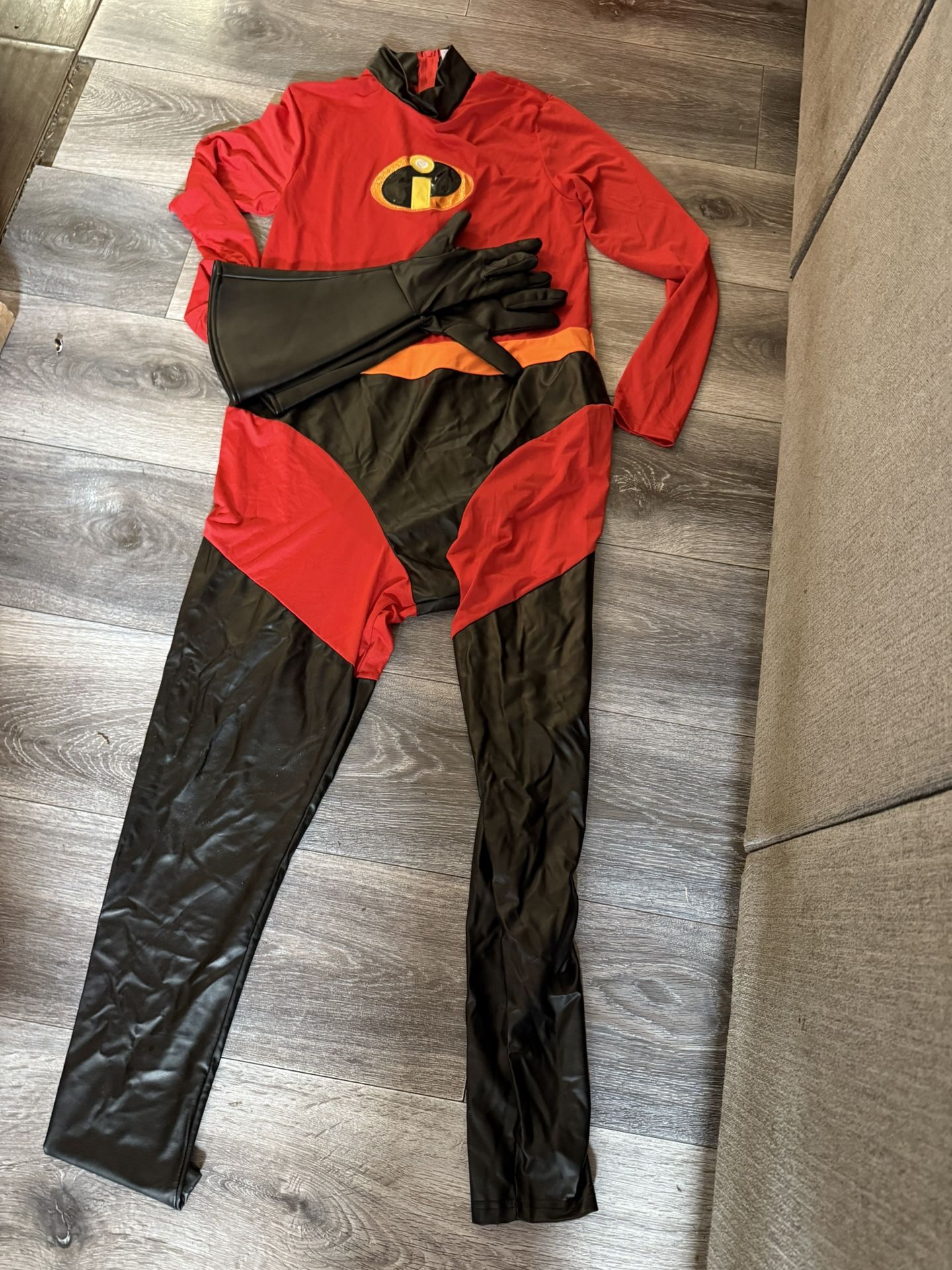 Incredible Women Size Large 