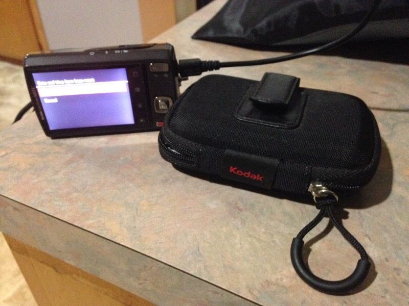 Kodak EasyShare M530 - includes battery, carrying case, SD card, and USB charging cord