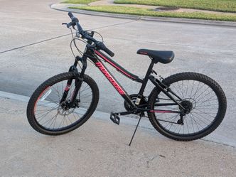 Mongoose Excursion - 24" wheels Mountain Bike