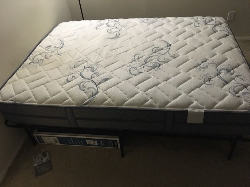 Queen size mattress memory foam and therapeutic