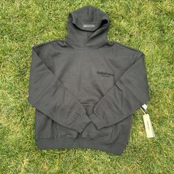 ESSENTIAL HOODIE 