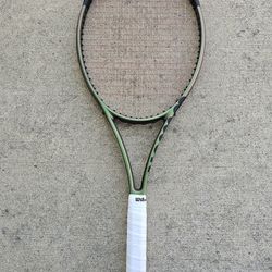 Brand New Wilson Blade V8 98 Tennis Racquet 16 X 19 Size 4 1/4