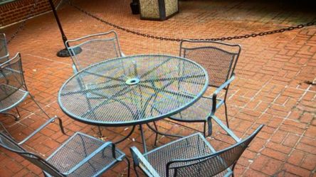 Outdoor  Metal Table W/ 4 Chairs